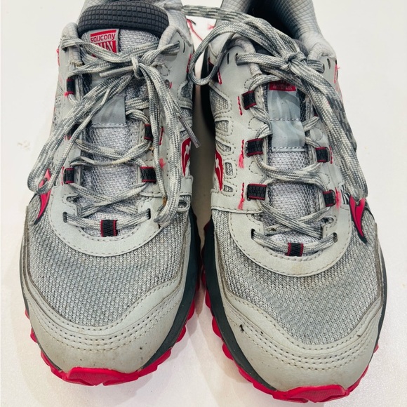Saucony Gray and Red Trail Sneakers size 10 - Picture 7 of 9